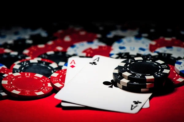Live Bandar Ceme dealer at marontoto studio dealing cards to players